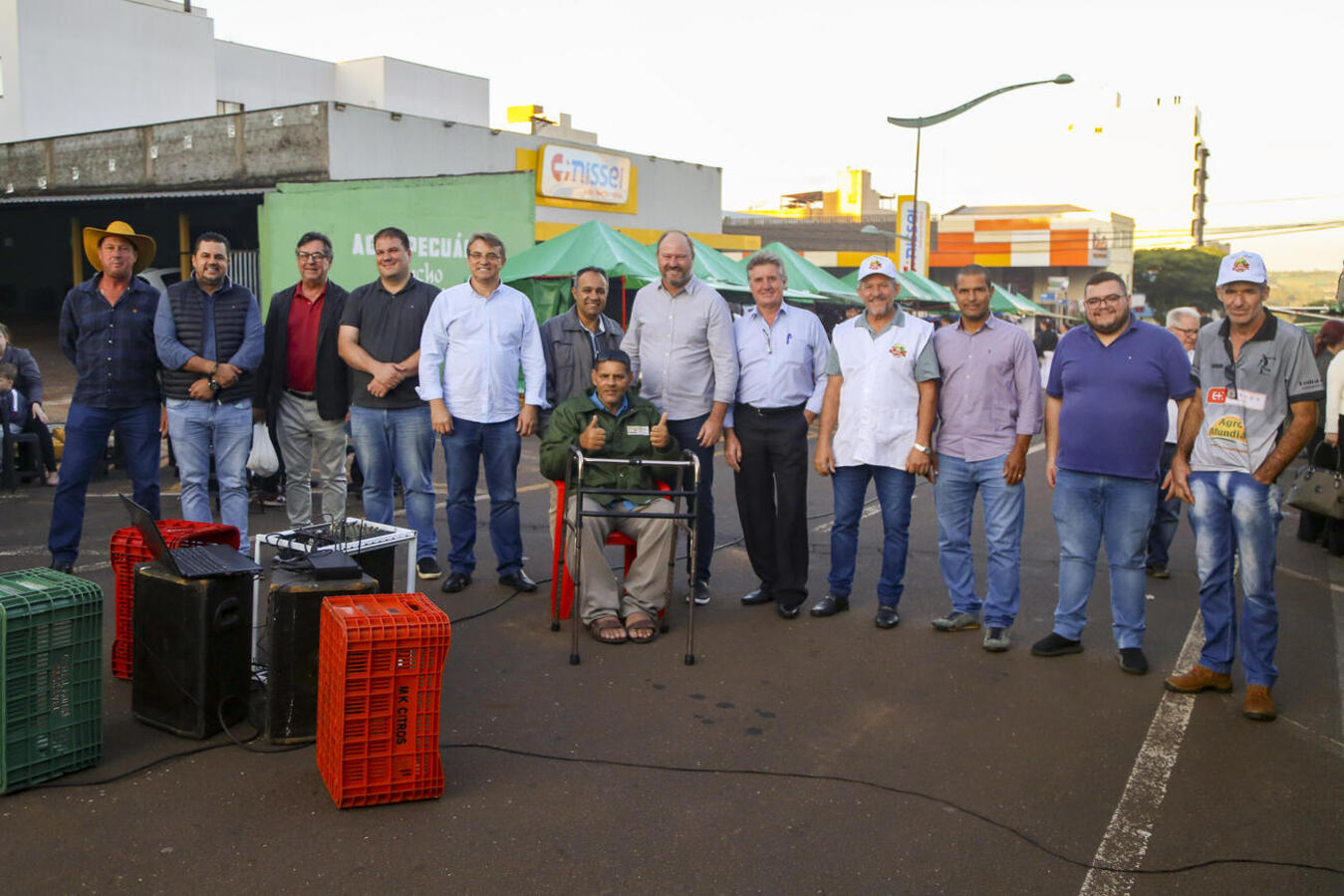 Ato marcou a entrega das novas barracas da Feira do Produtor de Toledo