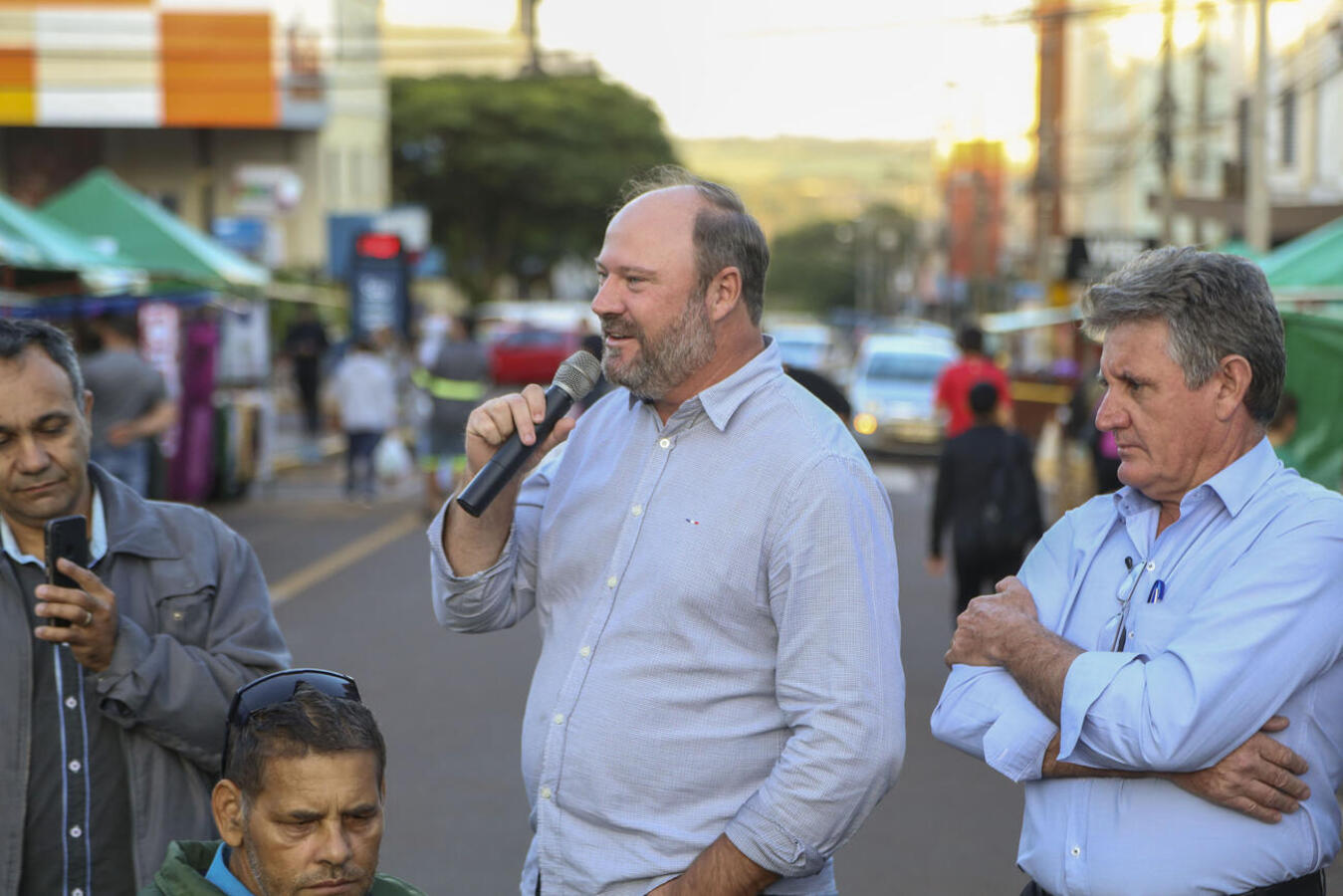 Ato marcou a entrega das novas barracas da Feira do Produtor de Toledo