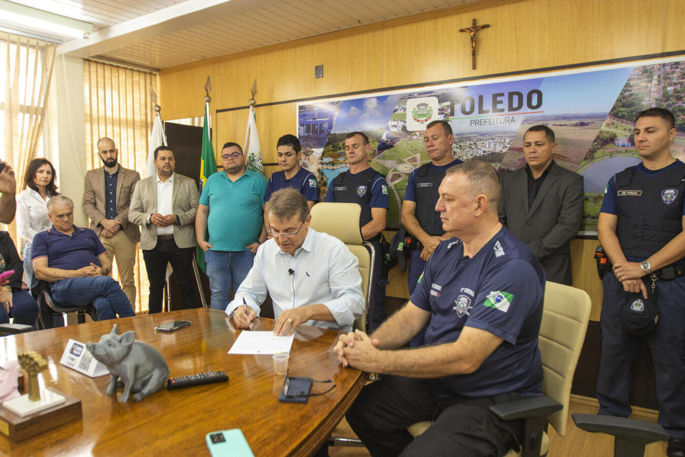 Ato realizado na manhã desta terça (9), na Sala de Reuniões do Gabinete do Prefeito, marca início de nova fase dos quase 29 anos de história da corporação