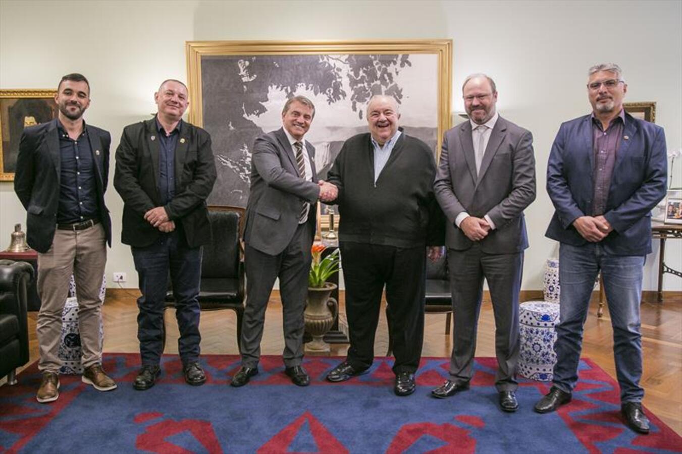 Prefeitos de Toledo e Curitiba discutem projetos na capital do estado