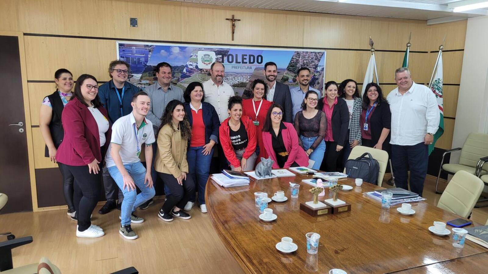 Em visita ao município nesta quarta-feira (3), representantes da Acnur, da OIM e da Cáritas iniciaram agenda em encontro na Sala de Reuniões do Gabinete do Prefeito