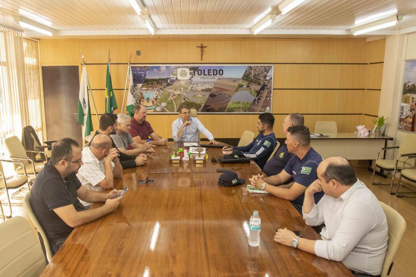 Encontro na manhã desta sexta (26), na Sala de Reuniões do Gabinete do Prefeito, definiu detalhes que estarão em edital para concorrência para concessão do serviço
