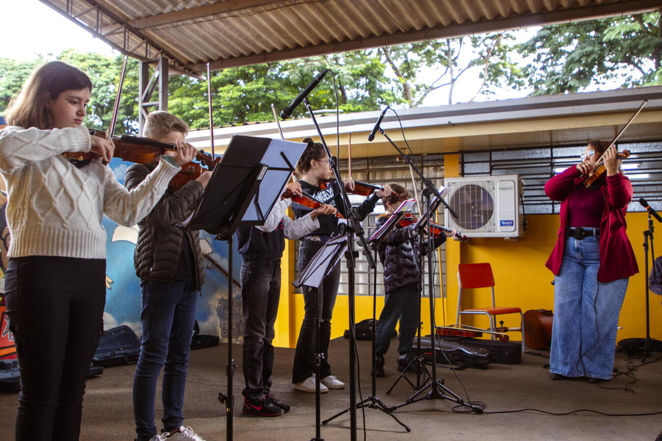 Espetáculo foi apresentado nesta segunda-feira (22) nas escolas Henrique Brod e Walmir Grande; até o fim da semana, mais oito escolas serão contempladas