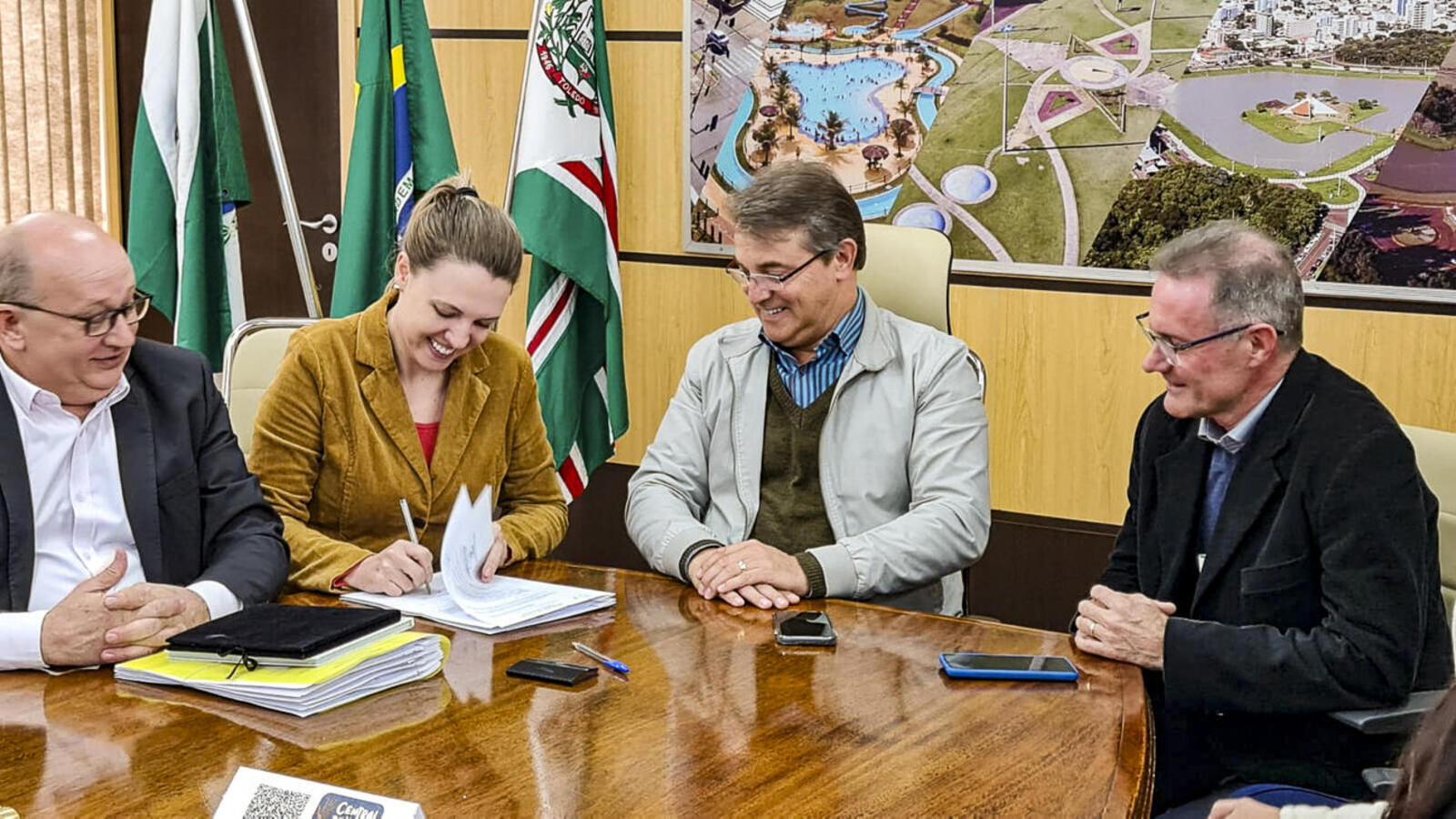 Prefeito assina portarias de aposentadoria e agradece servidor pela dedicação