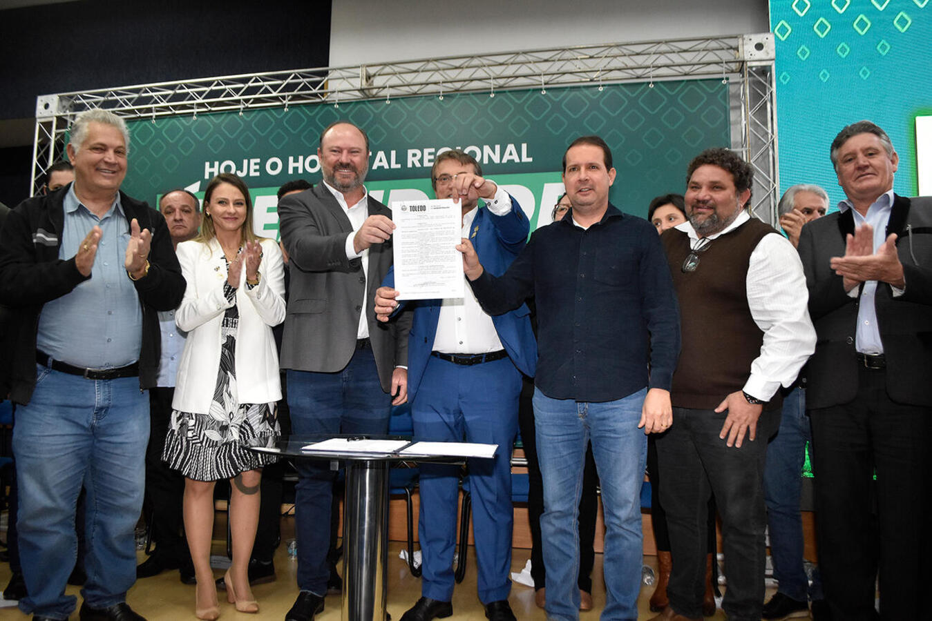 Emoção marca a assinatura do contrato de gestão do Hospital Regional de Toledo 