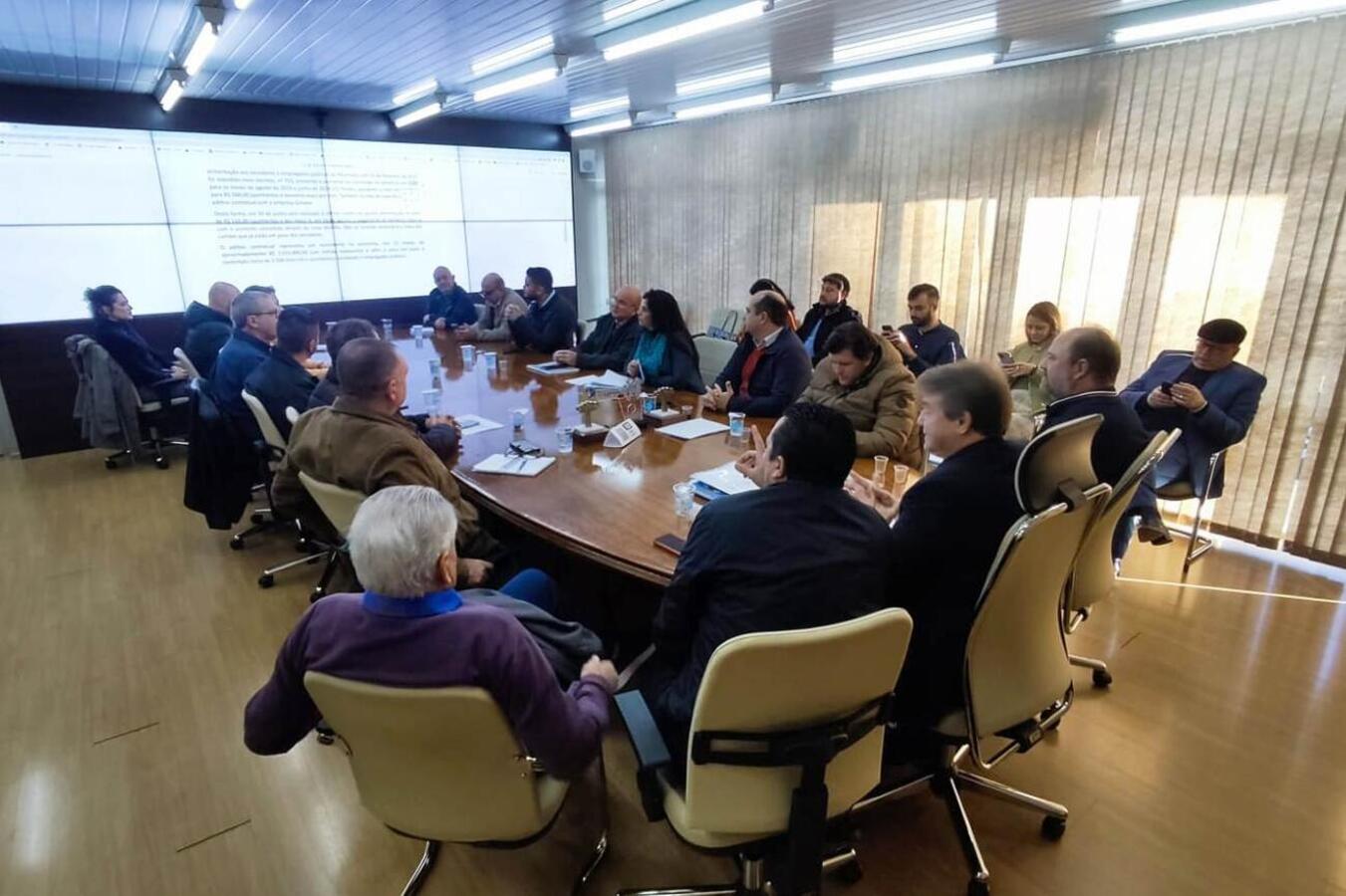 Novo valor do vale alimentação e pagamento do 13º foram temas da reunião do secretariado municipal