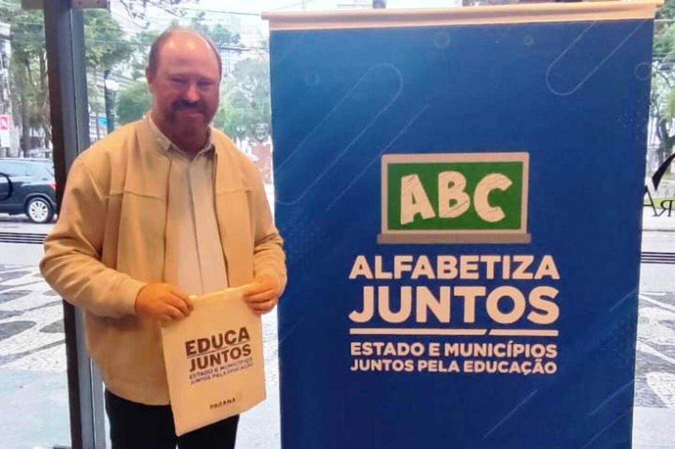 Vice-prefeito de Toledo participa de evento educacional promovido pela SEED