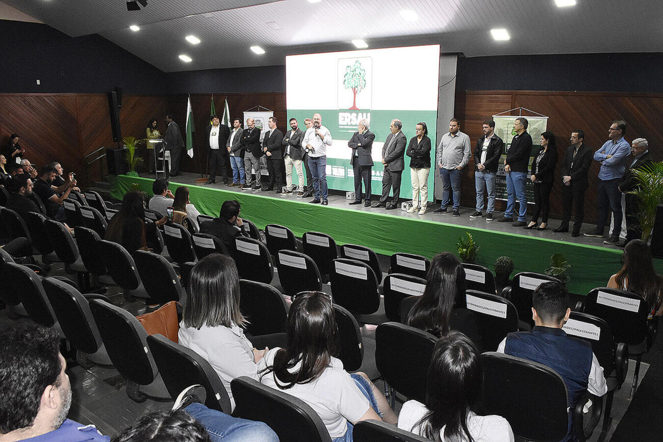Anfiteatro do Centro de Eventos Ismael Sperafico recebe nesta quarta e quinta-feira (28 e 29) o Encontro Regional Sul de Arborização Urbana 