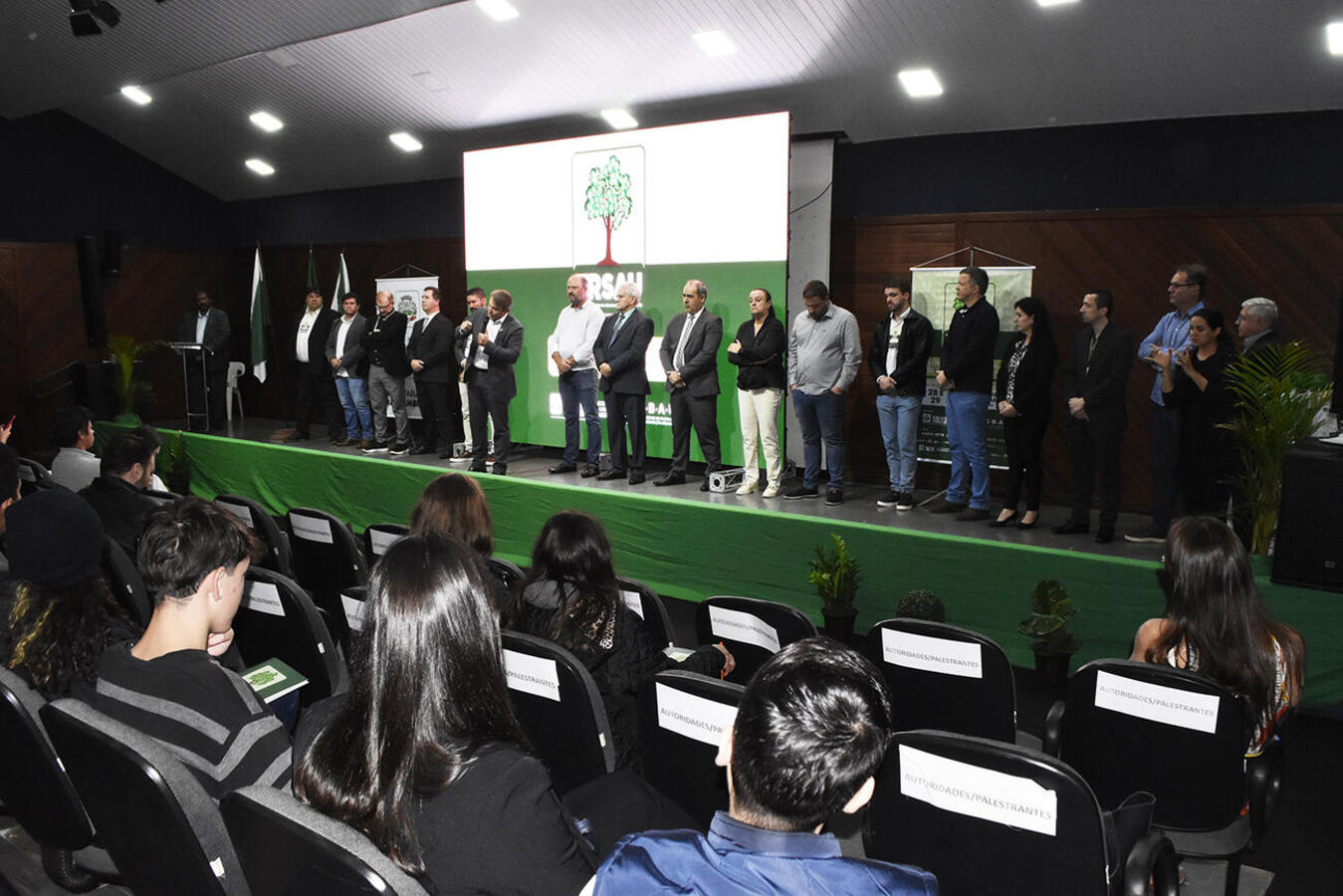 Anfiteatro do Centro de Eventos Ismael Sperafico recebe nesta quarta e quinta-feira (28 e 29) o Encontro Regional Sul de Arborização Urbana 