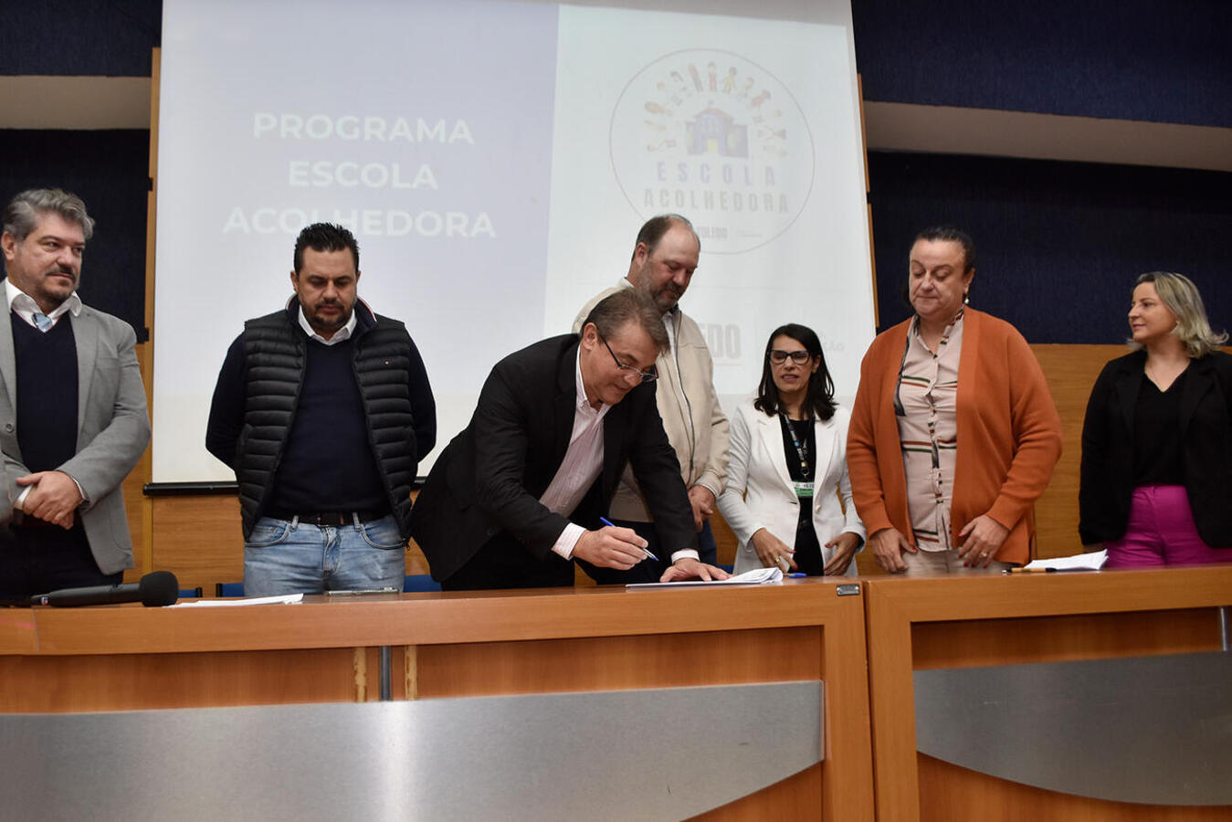 A intenção é atender os aproximadamente 400 alunos imigrantes de diversas nacionalidades.