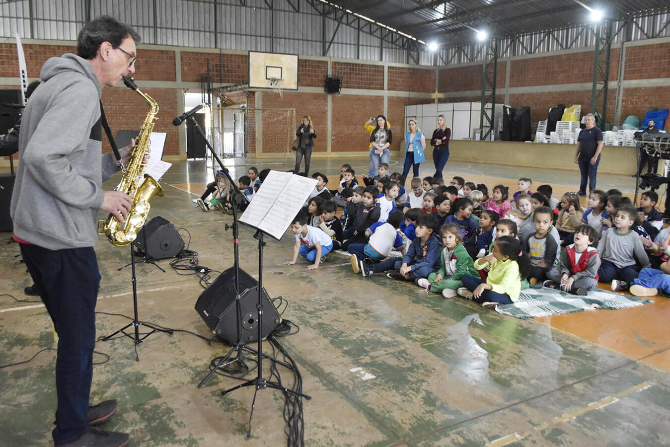 Instituição no La Salle recebeu nesta segunda (26) duas apresentações da Banda Casa da Cultura; projeto seguirá por toda a rede municipal de ensino até setembro 