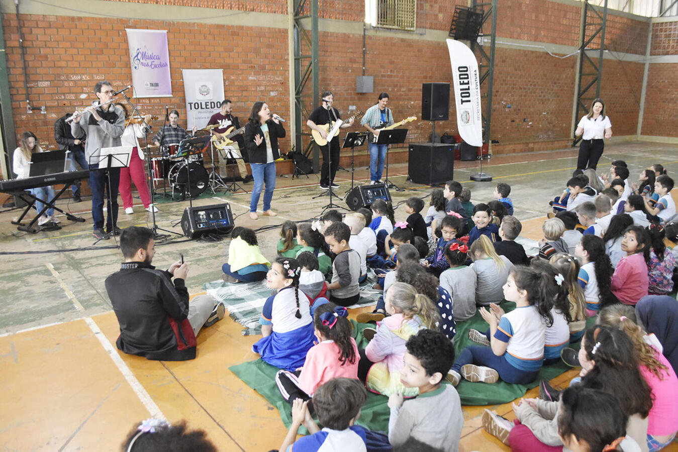 Instituição no La Salle recebeu nesta segunda (26) duas apresentações da Banda Casa da Cultura; projeto seguirá por toda a rede municipal de ensino até setembro 