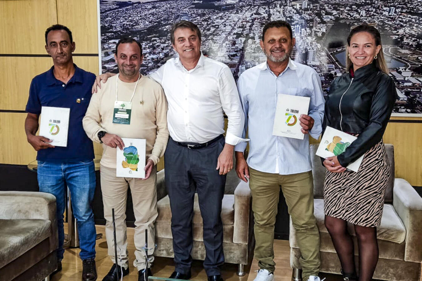 Comitiva dos municípios de Lobato e Iguaraçu são recepcionadas na Prefeitura
