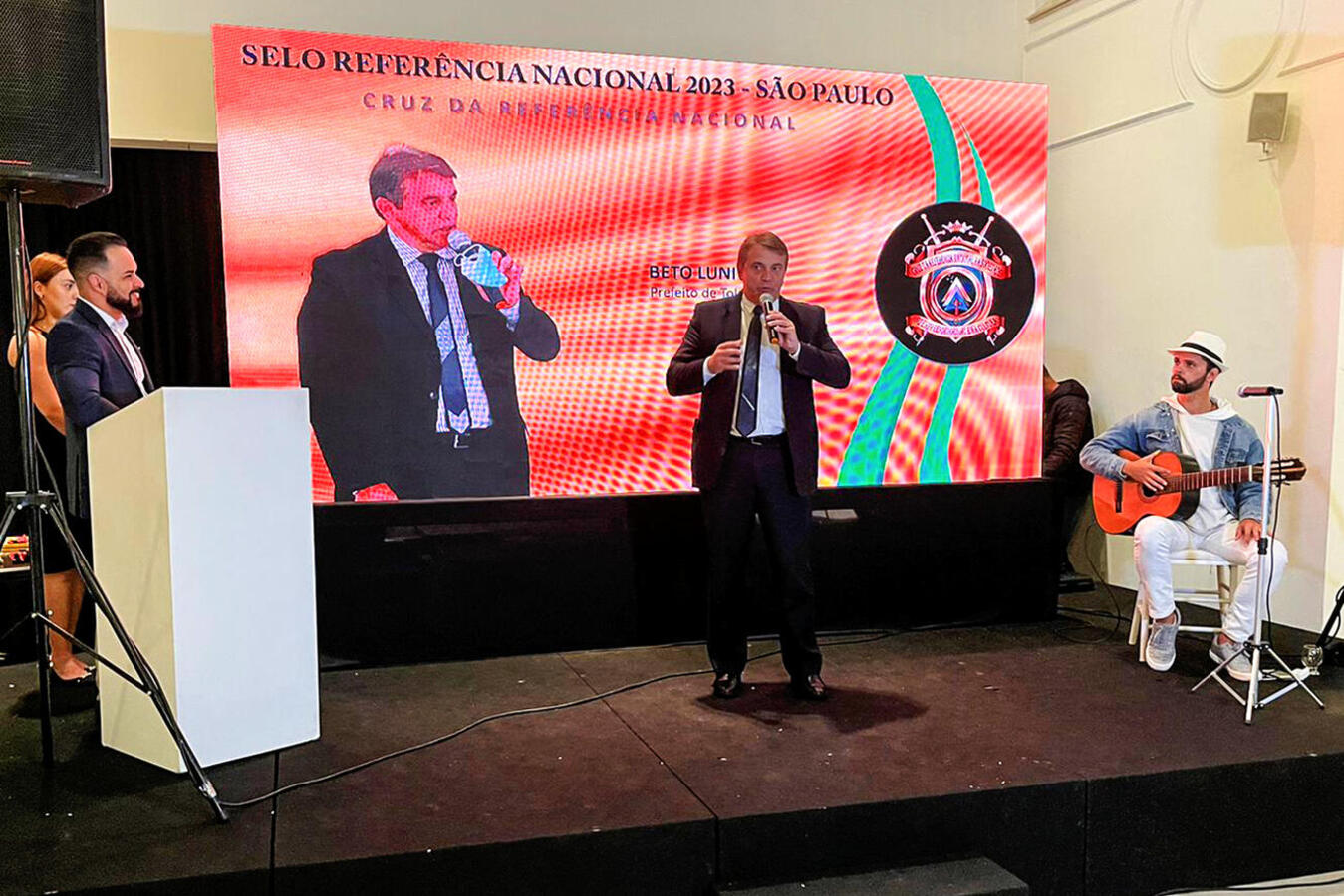 Concedida pela Agência Nacional de Cultura, Empreendedorismo e Comunicação (Ancec), honraria foi entregue na noite desta segunda (19) ao prefeito Beto Lunitti