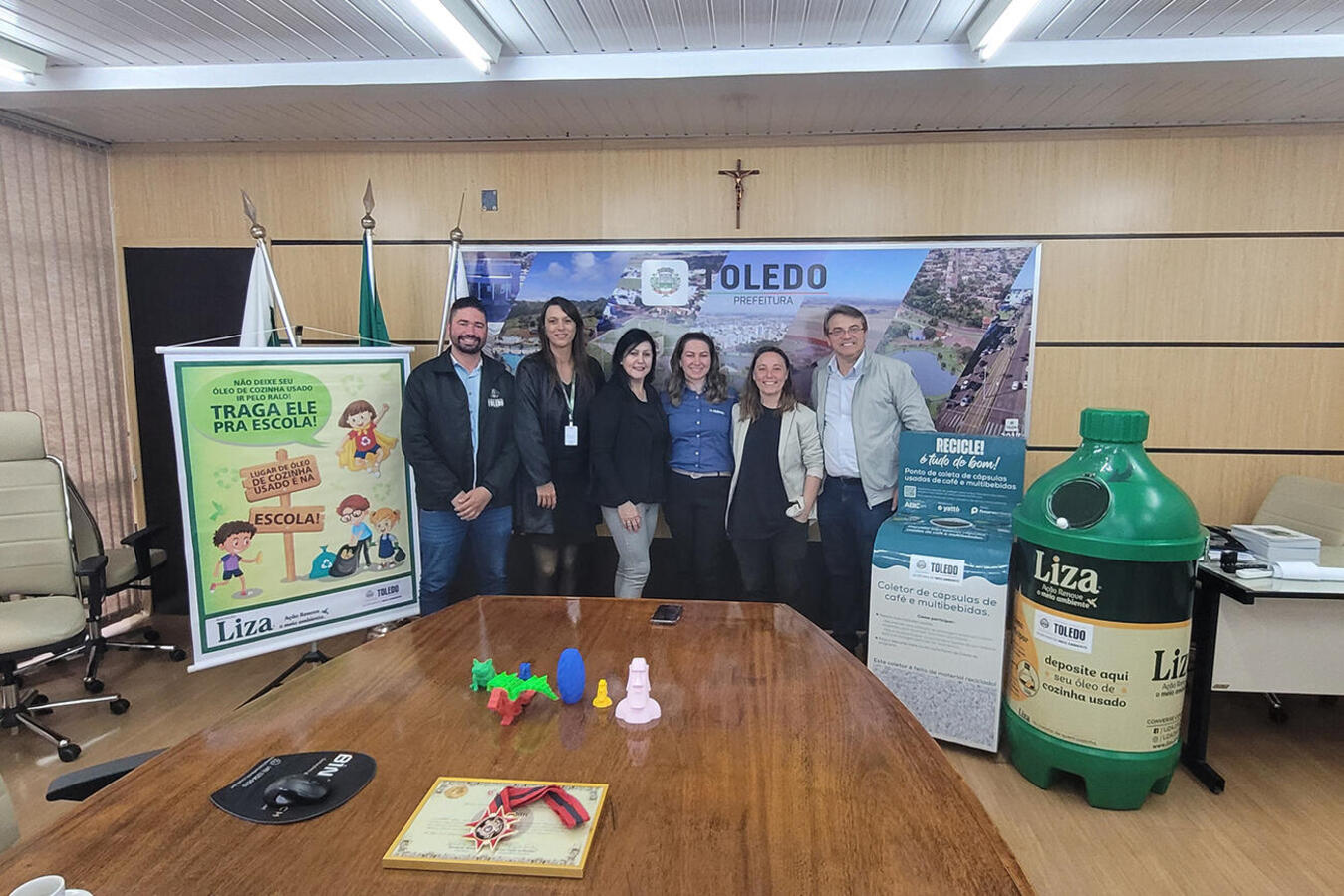 Ato na manhã desta sexta (23) marca início de mobilização que visa conscientizar população sobre destinação correta de cápsulas de café e óleo de cozinha usados