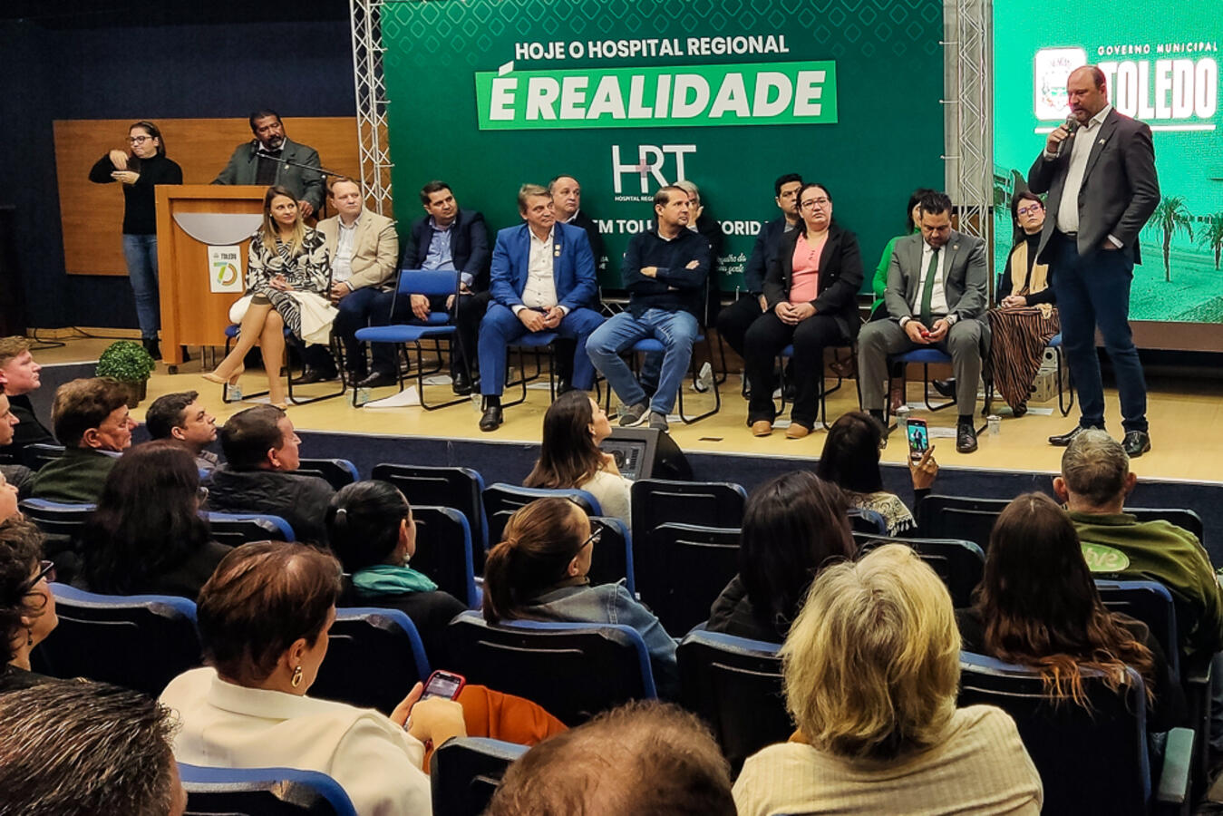 Emoção marca a assinatura do contrato de gestão do Hospital Regional de Toledo 
