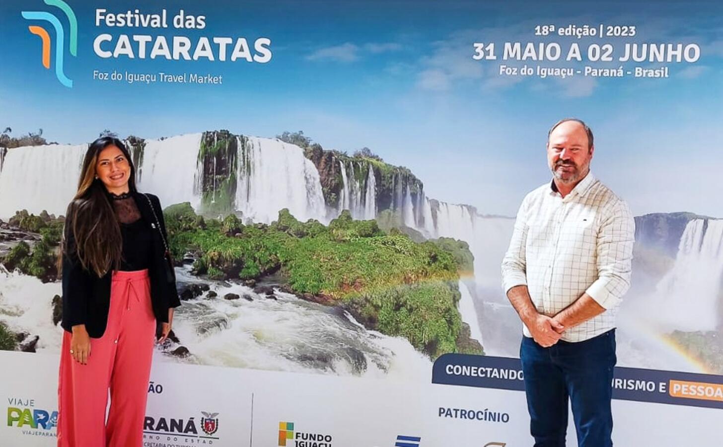 Grupo prestigiou abertura do Festival das Cataratas e foi liderado pelo vice-prefeito Ademar Dorfschmidt