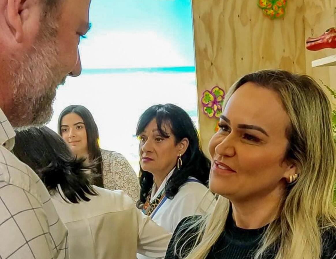 Grupo prestigiou abertura do Festival das Cataratas e foi liderado pelo vice-prefeito Ademar Dorfschmidt, que conversou com a ministra do Turismo, Daniela Carneiro (foto)