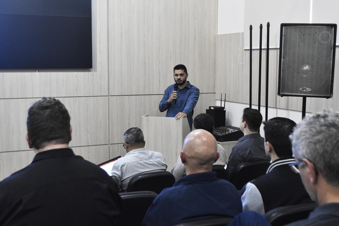 Empresários e profissionais da construção civil foram convidados para reunião de trabalho realizada na manhã desta terça (11) no auditório do Edifício Luis Brandalize