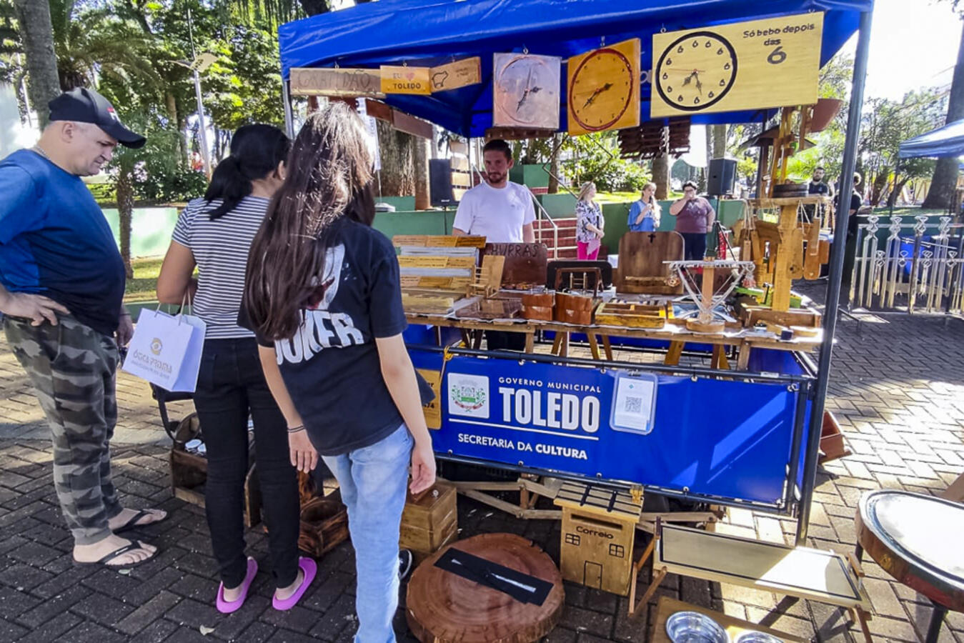 Mais quatro barracas foram entregues para artesãos e artesãs do Grupo Tenda