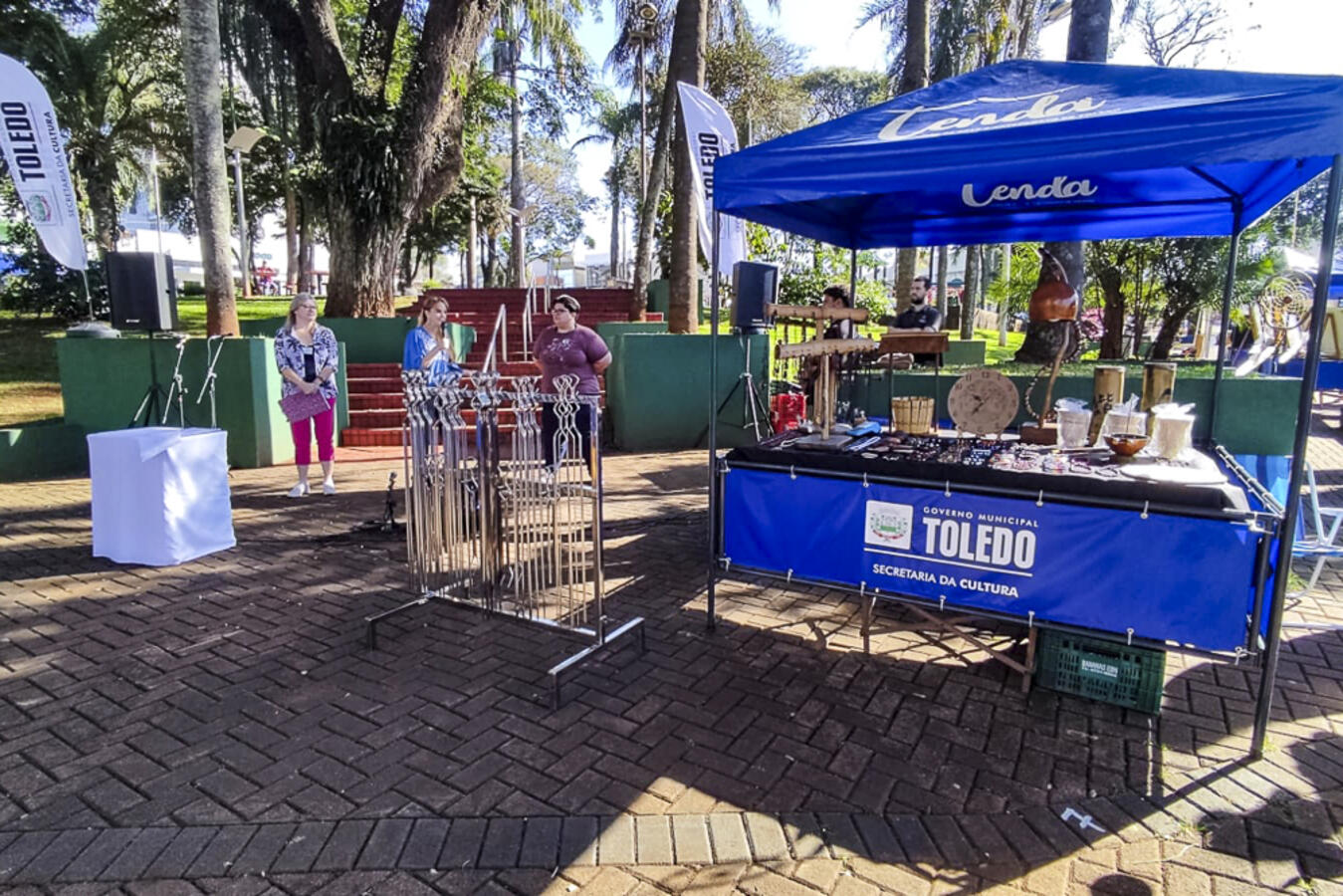 Mais quatro barracas foram entregues para artesãos e artesãs do Grupo Tenda