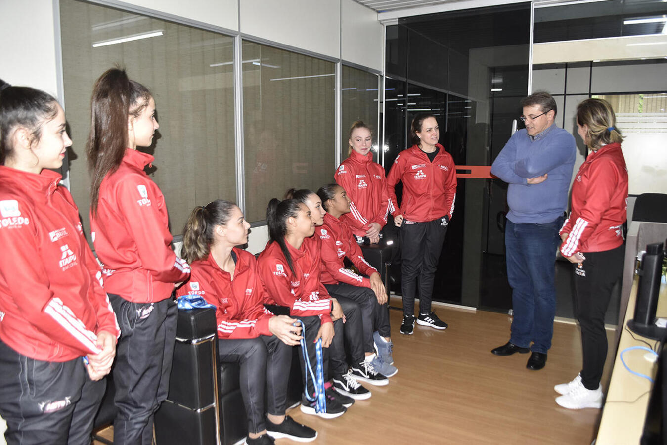 Sob o comando da técnica Solange Paludo, as ginastas Geane Silva, Samara Sibin e Maria Eduarda Alexandre conquistaram o título nacional por equipes