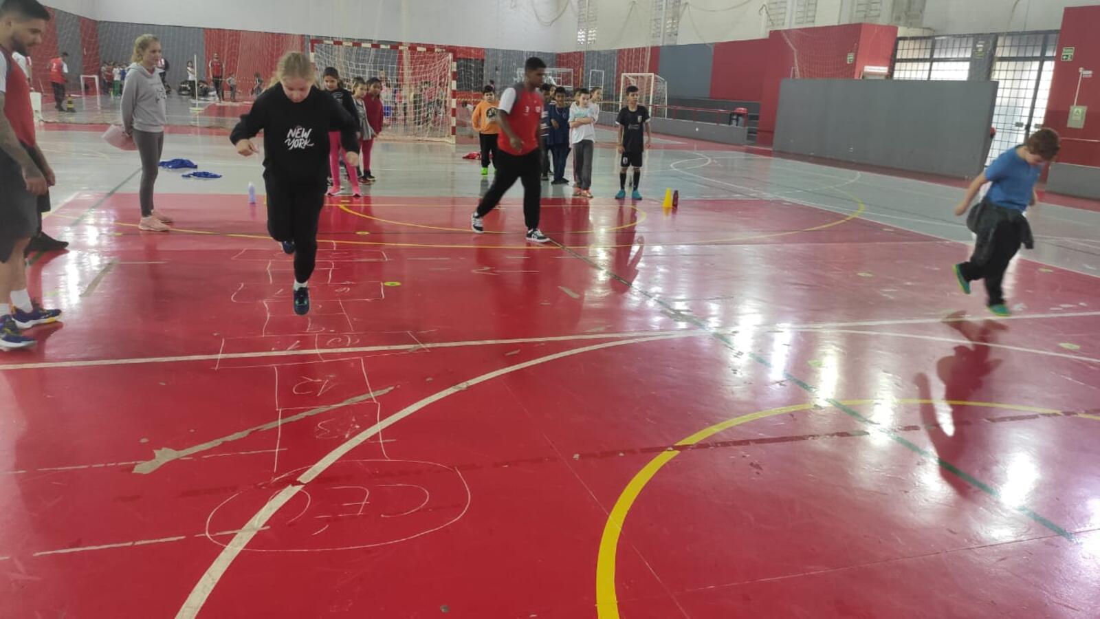 Gratuito, evento está sendo realizado entre segunda e quinta (10 a 13) no câmpus II (Centro) da Unipar, parceira das secretarias da Educação e de Esportes e Lazer na ação