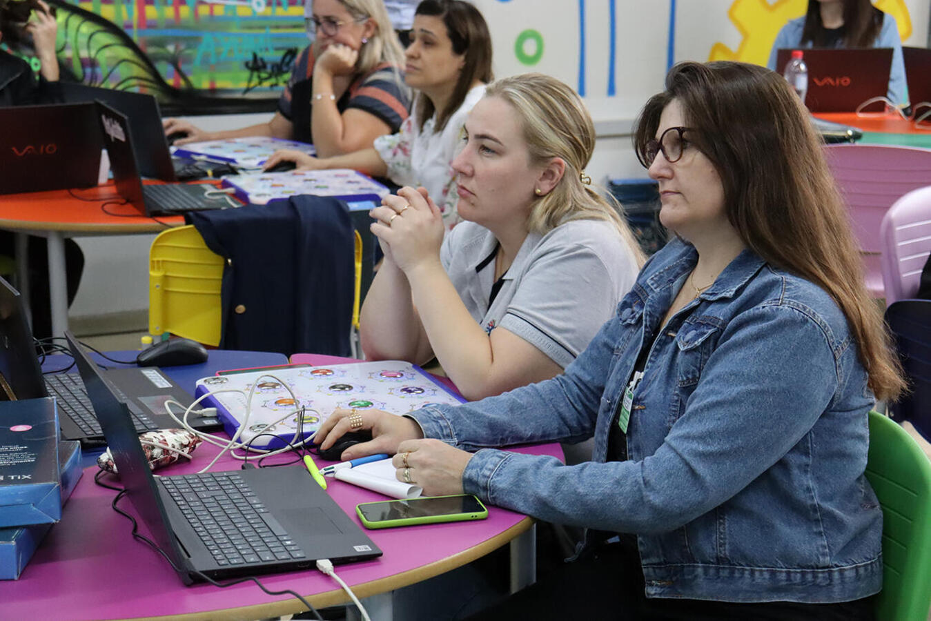 Durante esta semana, equipe da empresa que fornece o material estão ministram curso a 45 professores da rede municipal especialistas em educação especial
