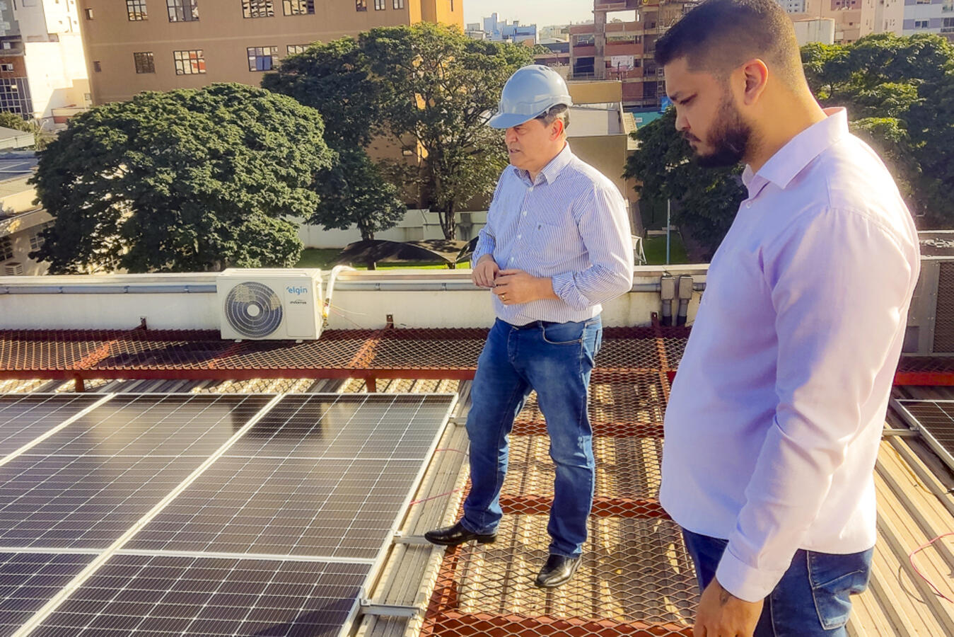 Usinas fotovoltaicas são instaladas em espaços da administração municipal