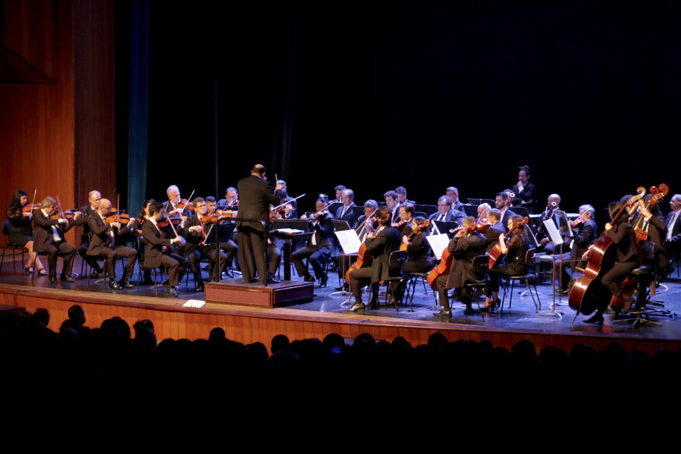 Espetáculo na última sexta (7), em Toledo, foi regido pelo maestro Alexandre Brasolim e integra o projeto “Teatro Guaíra para Todos”, que ofereceu masterclass a músicos locais