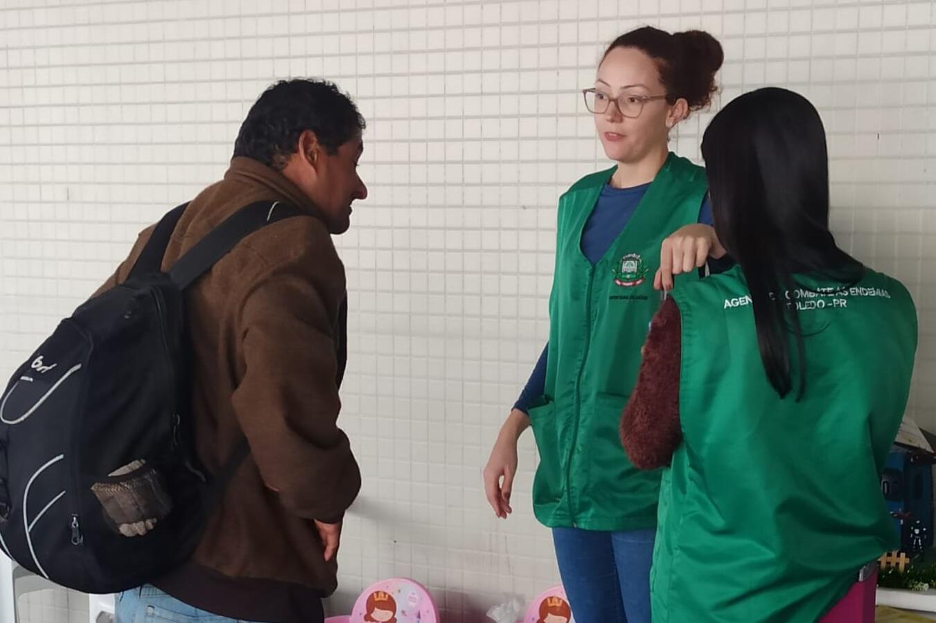 Equipes do setor estão ensinando clientes destes estabelecimentos a como prevenir focos do Aedes aegypti e acidentes com escorpiões-amarelos