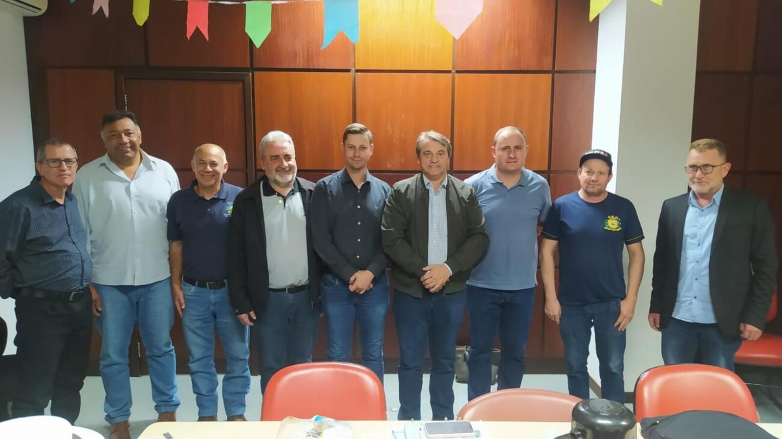Tendo a destinação de resíduos sólidos urbanos como tema central, reunião  realizada nesta quarta-feira (5) foi prestigiada por Beto Lunitti