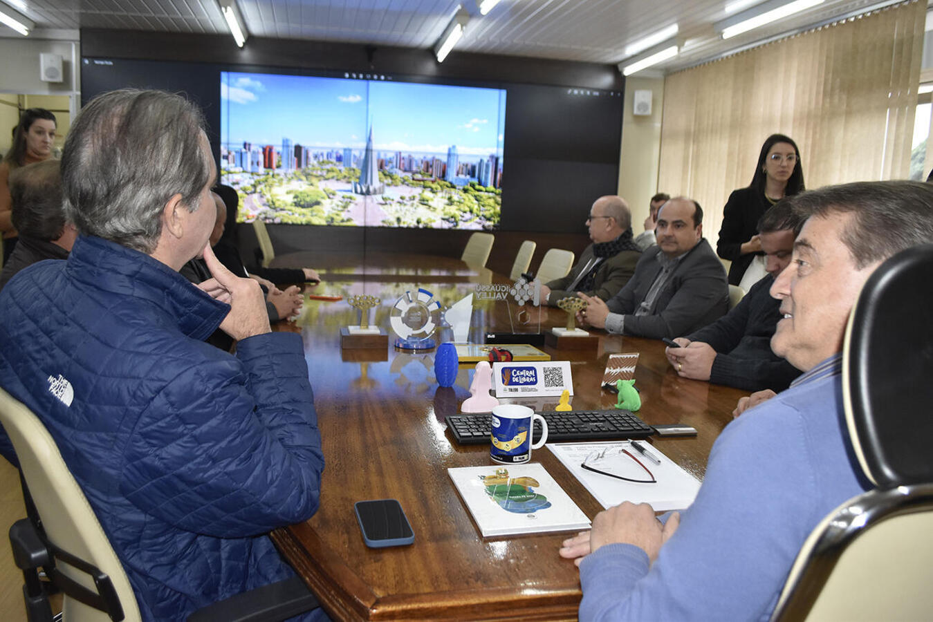 Sala de Reuniões do Gabinete do Prefeito foi palco, na manhã desta terça-feira (18), de encontro entre Beto Lunitti e o chefe do Executivo da “Cidade Canção”