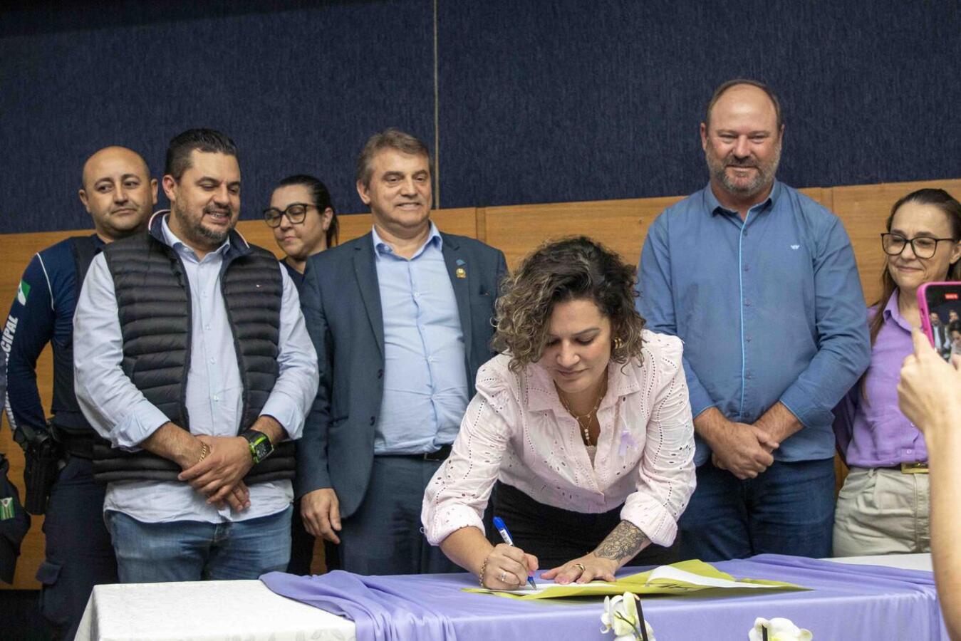 Decreto firmado durante Seminário Mulheres em Foco regulamenta Campanha Agosto Lilás