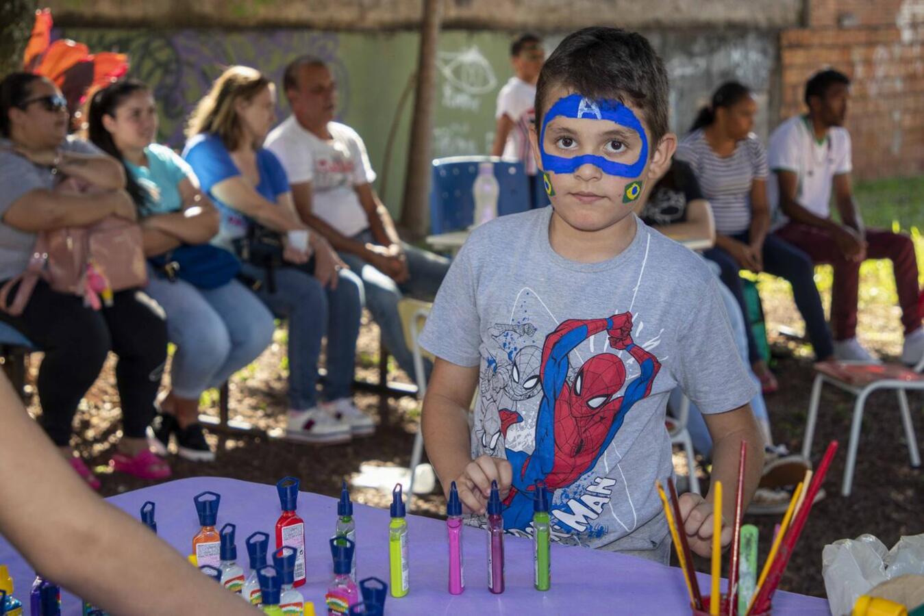 Crianças e adolescentes atendidos pelo Centro de Atenção Psicossocial Infantil Dr. Rafael Azambuja Patiño Cruzatti divertiram-se muito em festa realizada na tarde desta quarta (2)