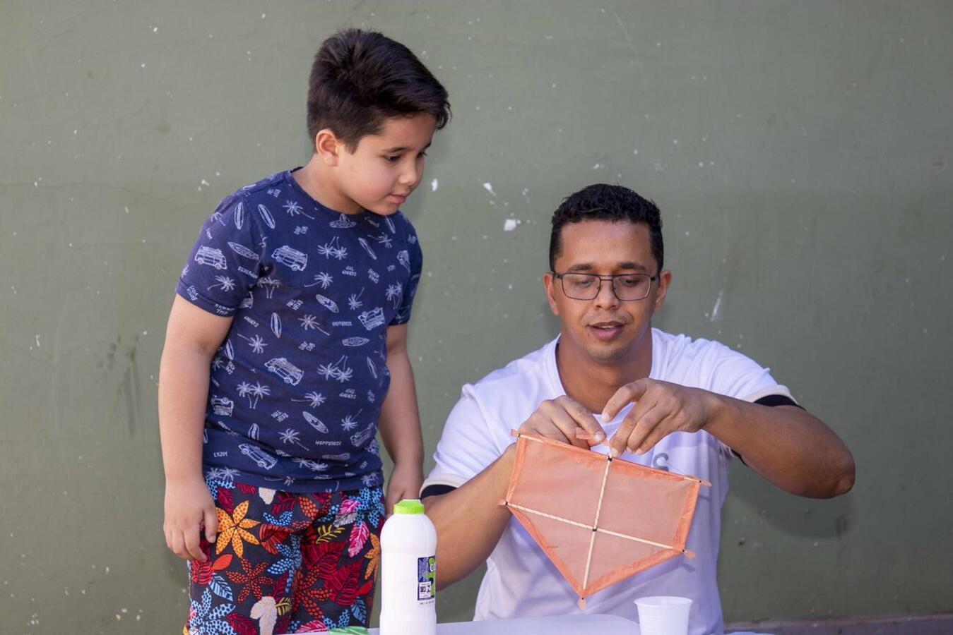 Crianças e adolescentes atendidos pelo Centro de Atenção Psicossocial Infantil Dr. Rafael Azambuja Patiño Cruzatti divertiram-se muito em festa realizada na tarde desta quarta (2)