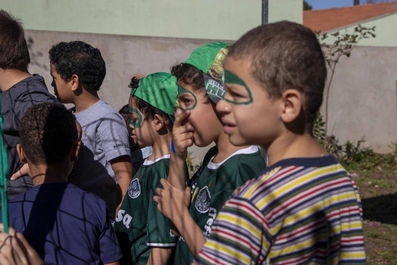 Crianças e adolescentes atendidos pelo Centro de Atenção Psicossocial Infantil Dr. Rafael Azambuja Patiño Cruzatti divertiram-se muito em festa realizada na tarde desta quarta (2)