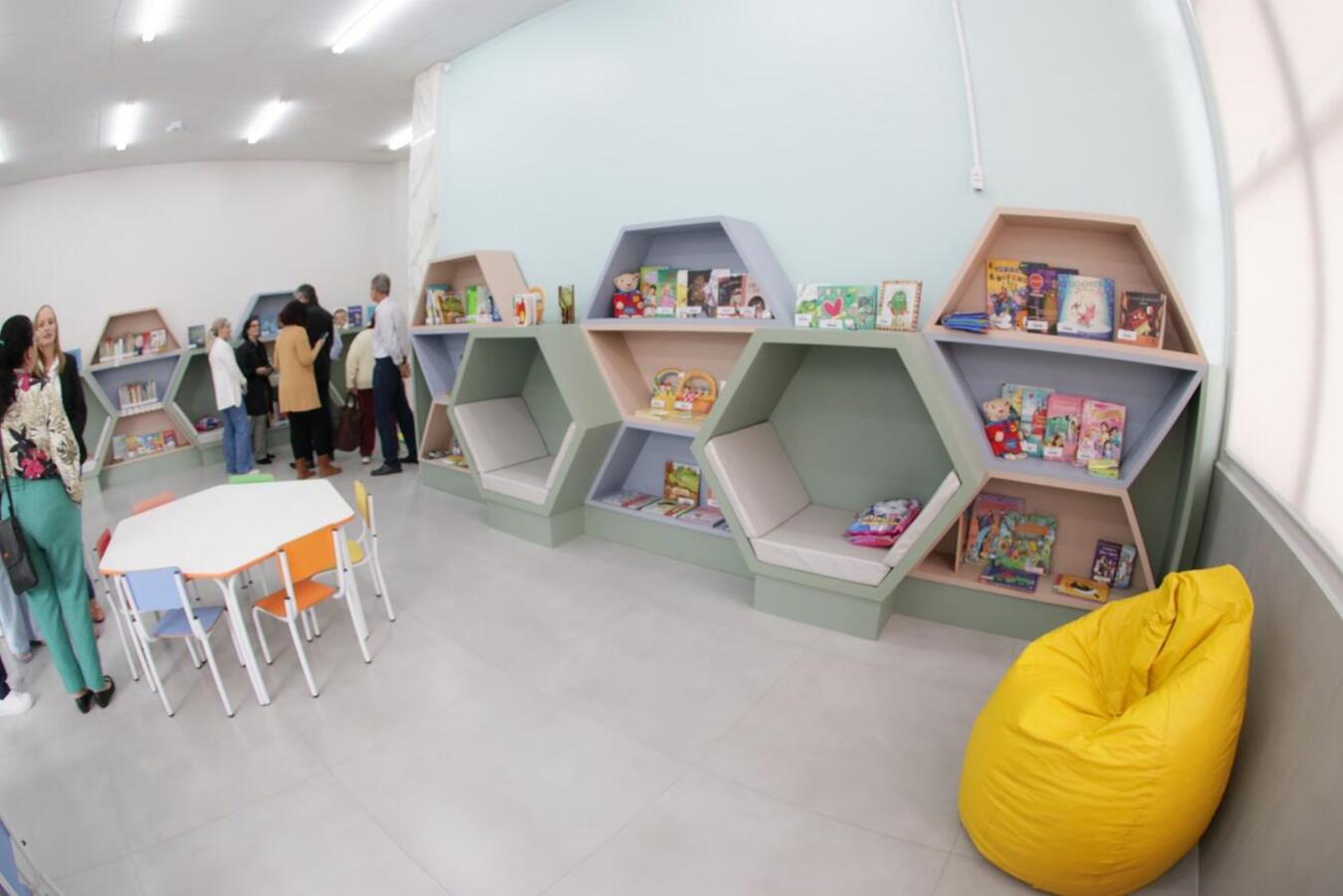 Espaço onde funciona a Biblioteca Pública Municipal recebeu quase R$ 2,8 milhões de investimentos que foram entregue à comunidade na manhã desta terça-feira (29)