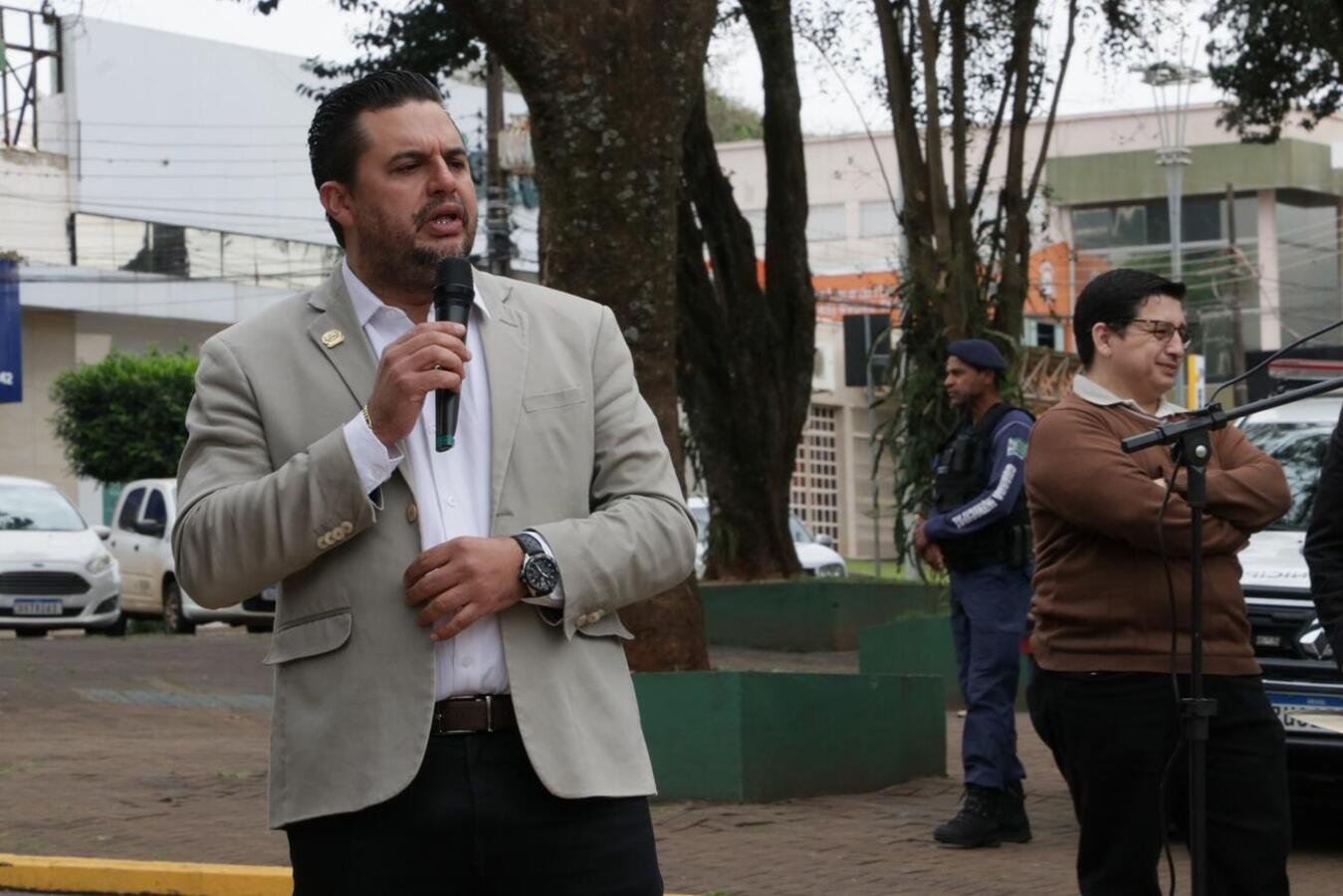 Espaço onde funciona a Biblioteca Pública Municipal recebeu quase R$ 2,8 milhões de investimentos que foram entregue à comunidade na manhã desta terça-feira (29)