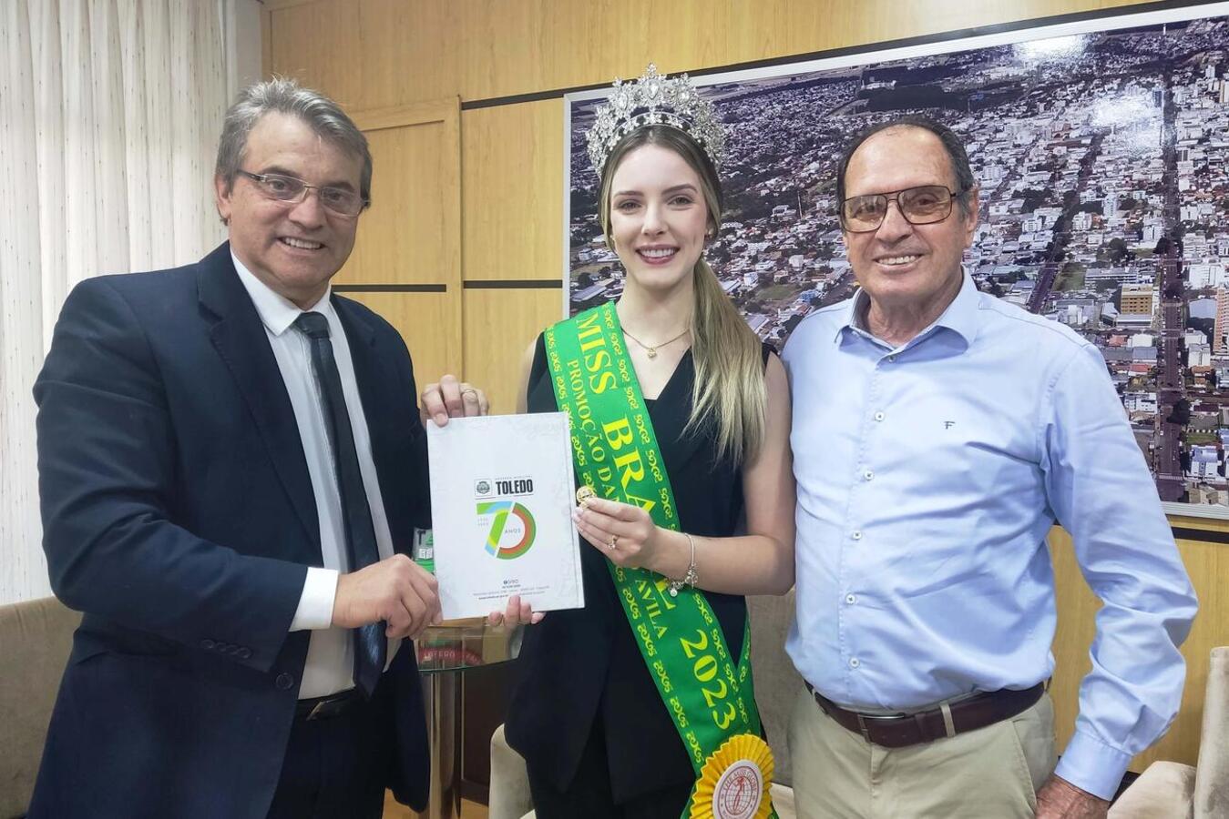 Toledana vencedora do Miss Brasil Globo é recepcionada pelo prefeito