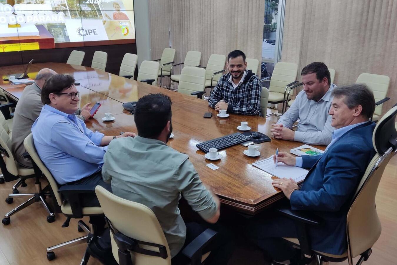 Emprego e renda é tema de encontro na Prefeitura de Toledo