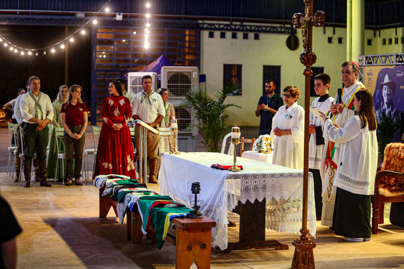 Chegada da chama crioula, missa e baile abriram a 14ª Semana Farroupilha