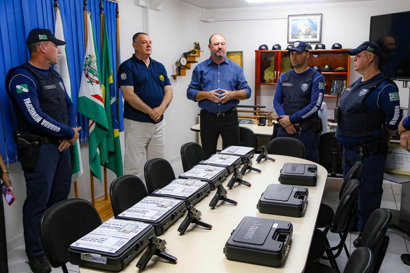 Agentes da Guarda Municipal recebem armamentos