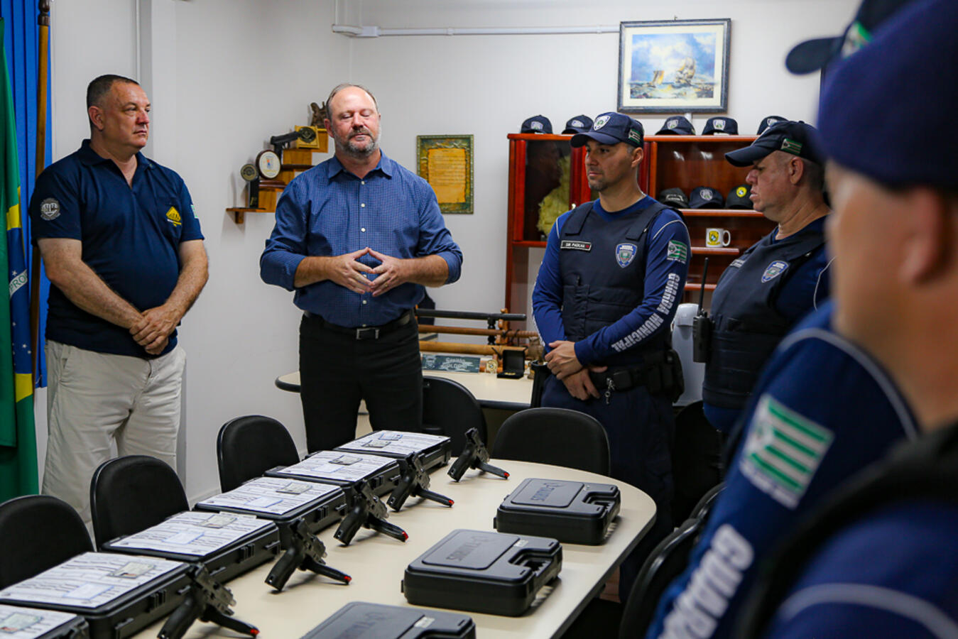Agentes da Guarda Municipal recebem armamentos