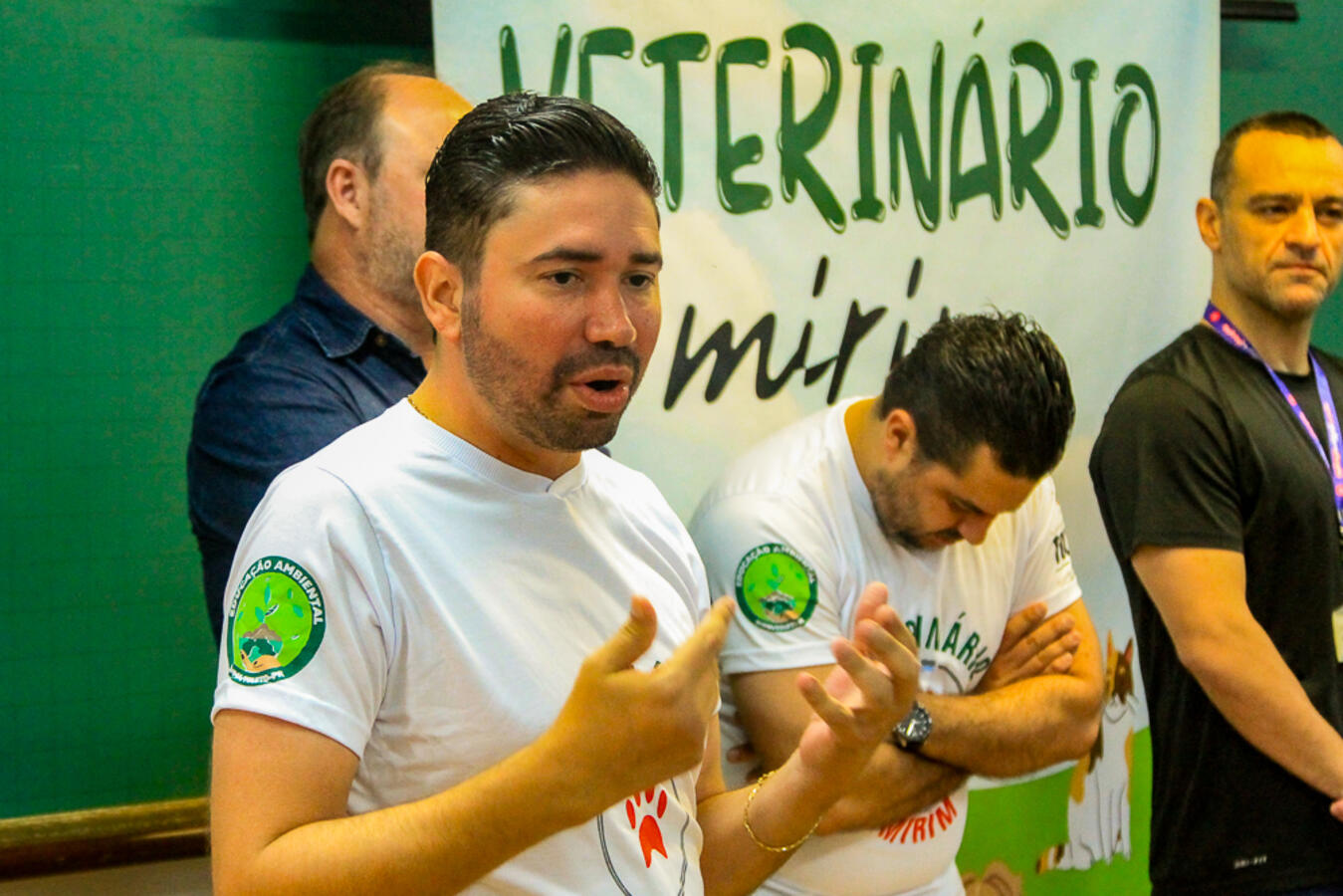 Mais de 200 crianças receberam certificados de veterinários mirins