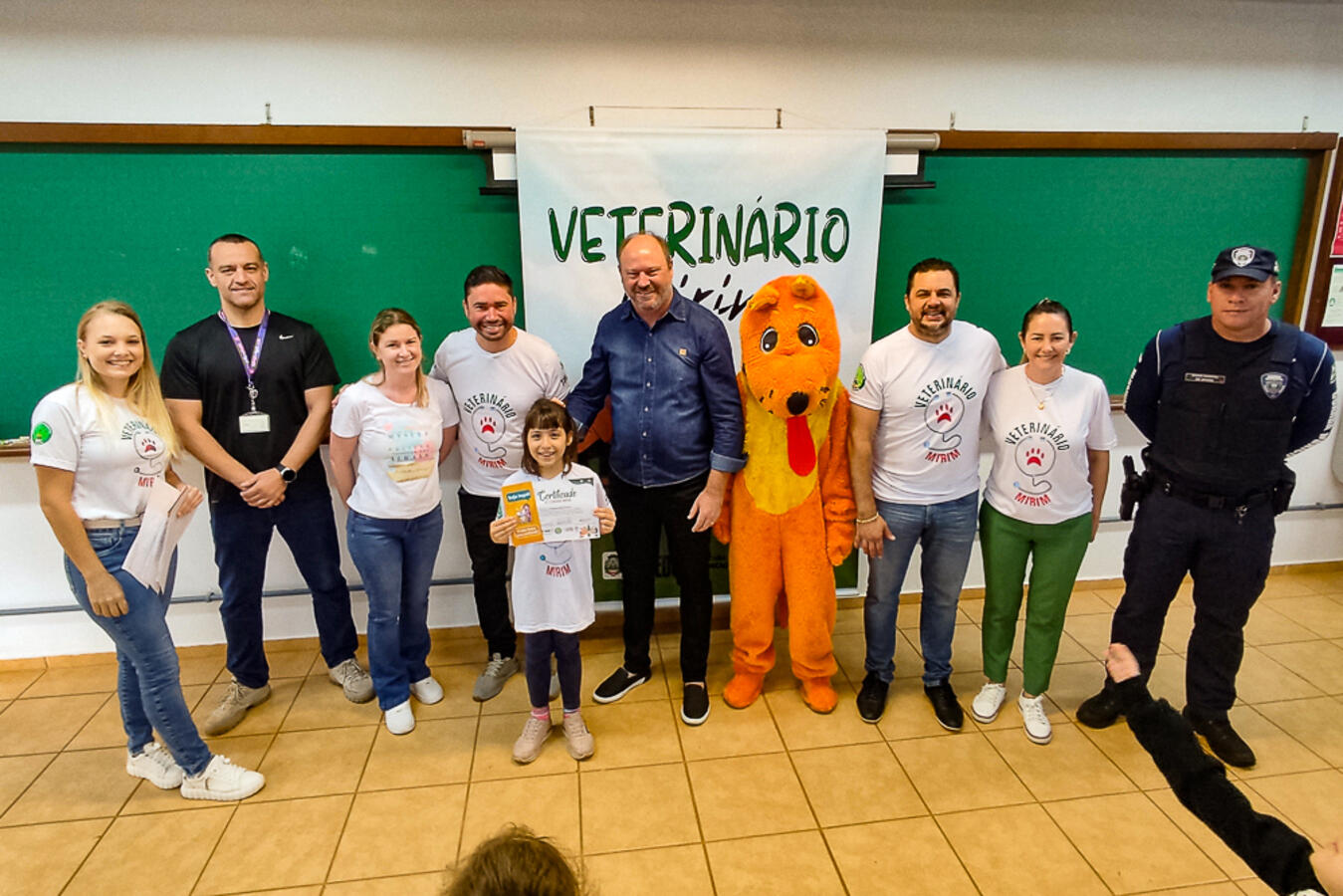 Mais de 200 crianças receberam certificados de veterinários mirins