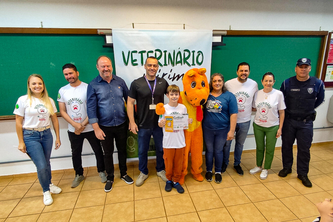 Mais de 200 crianças receberam certificados de veterinários mirins