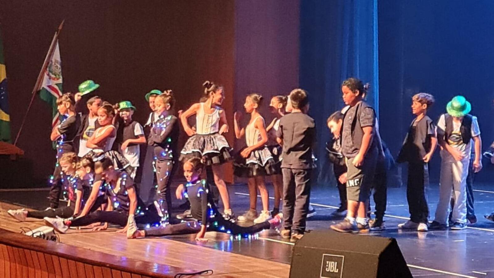 Ao todo, 30 escolas participam do mostra nesses dois dias de apresentações