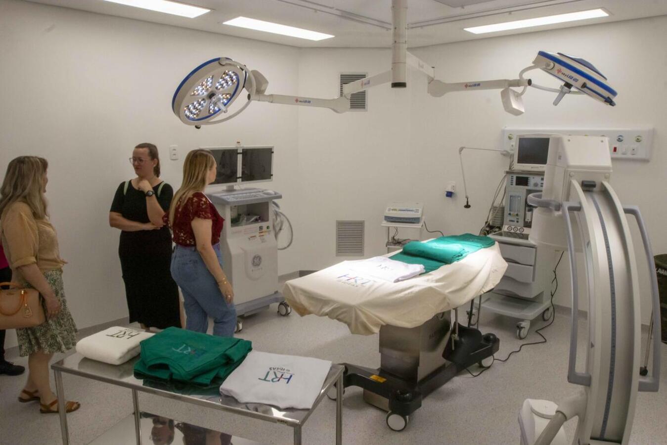 Entidades têm a oportunidade de conhecer a estrutura interna do HRT antes da inauguração, programada para dia 6 de outubro