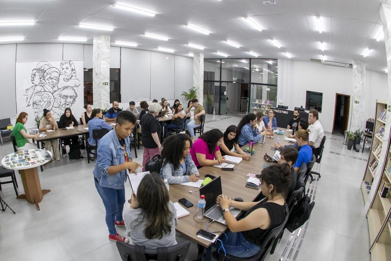 Atividades do evento atraíram quase 5.000 pessoas; algumas cadastraram-se na Biblioteca Pública, que coleciona números admiráveis desde que foi reinaugurada